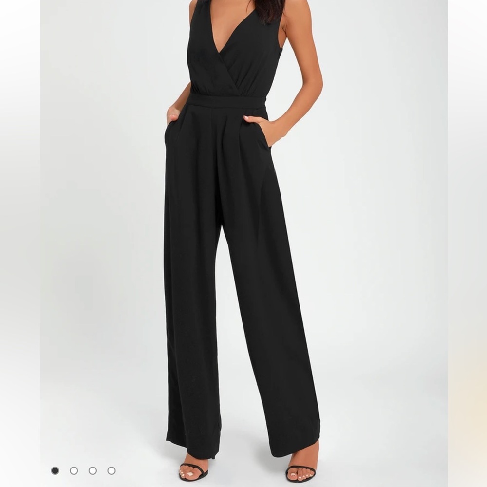 OFFERS WELCOME Sophisticated, Sexy Black Jumpsuit